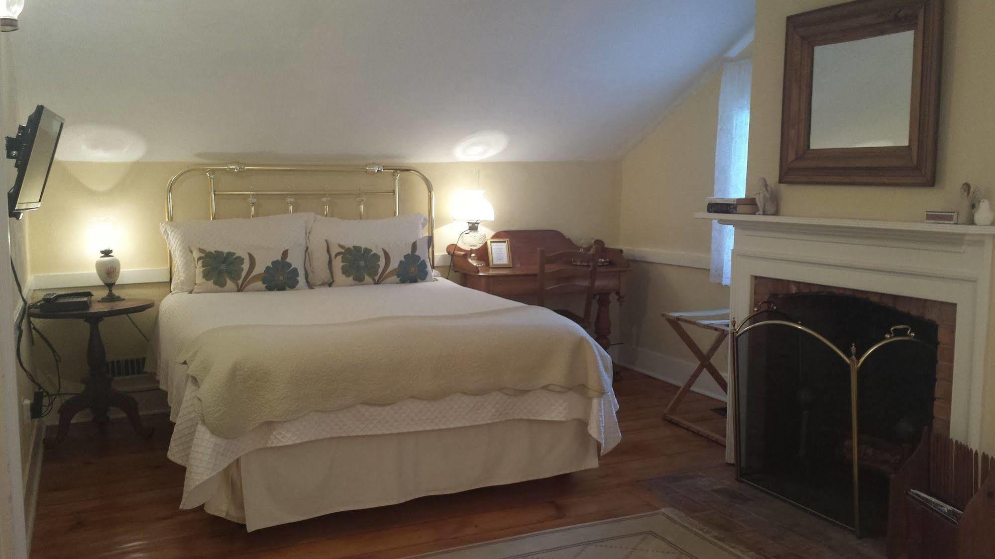 Bed and Breakfast Historic Wilson-Guy House Niagara-on-the-Lake Exterior foto