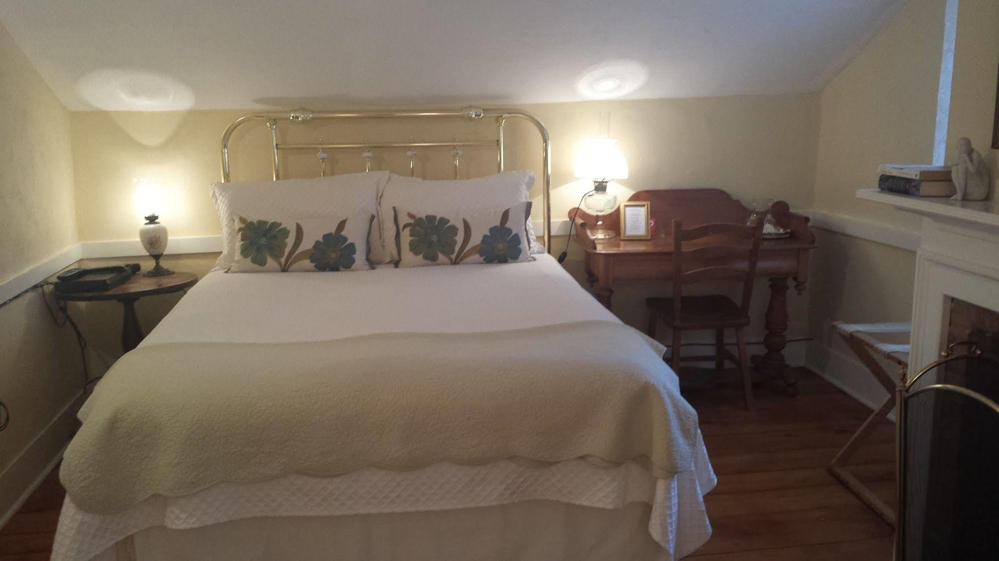 Bed and Breakfast Historic Wilson-Guy House Niagara-on-the-Lake Exterior foto